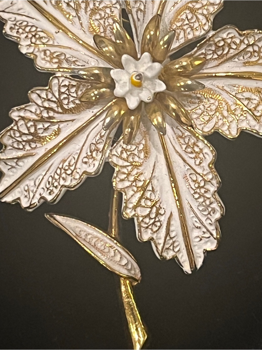 Vintage Arthur Pepper Enamel Flower Brooch Gold Tone White - Picture 4 of 6